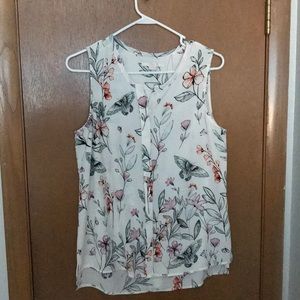 Perfect for spring! 🦋🌷Sleeveless blouse